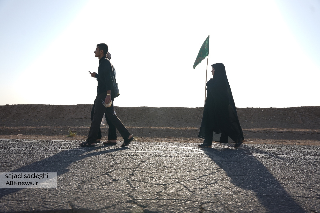 پیاده روی جاماندگان اربعین از شهر نوش آباد به طرف امام زاده سلیمان و عبدالله فیض آباد